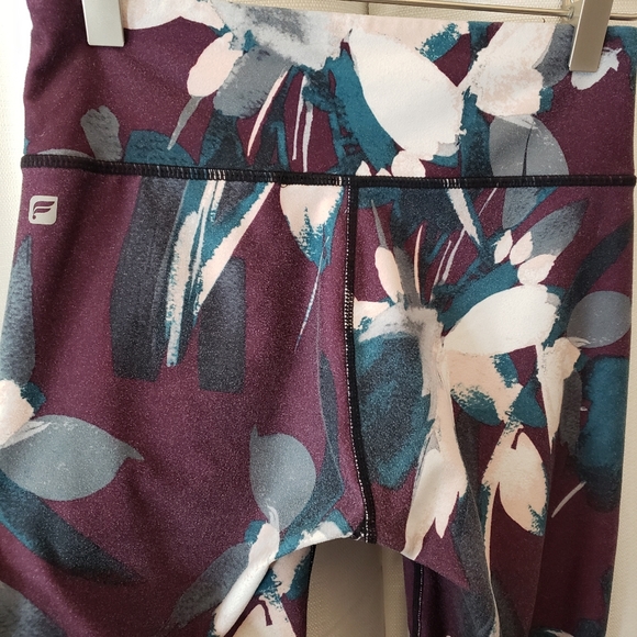 Small Fabletics Purple Teal Floral Cropped Leggings - Picture 6 of 8